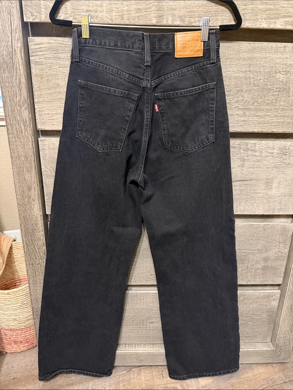 Women’s Levi’s ribcage wide Leg Jeans - Picture 2 of 3